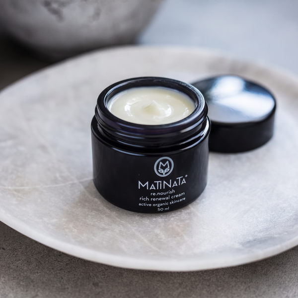 Matinata re.nourish face moisturiser 50 ml, certified organic – lifestyle photo with botanicals